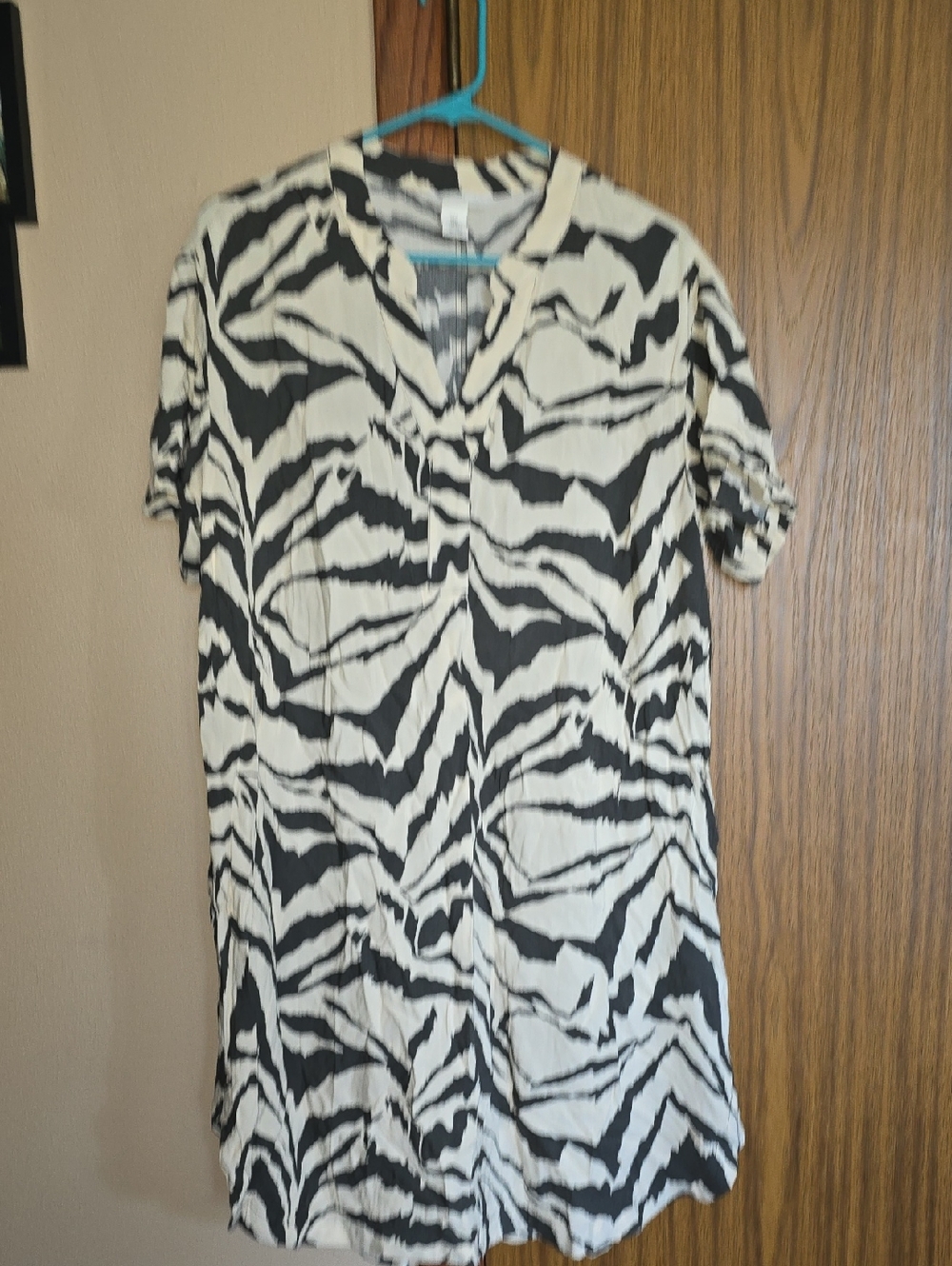 H&M Black and White Zebra Print Short Sleeve Dress